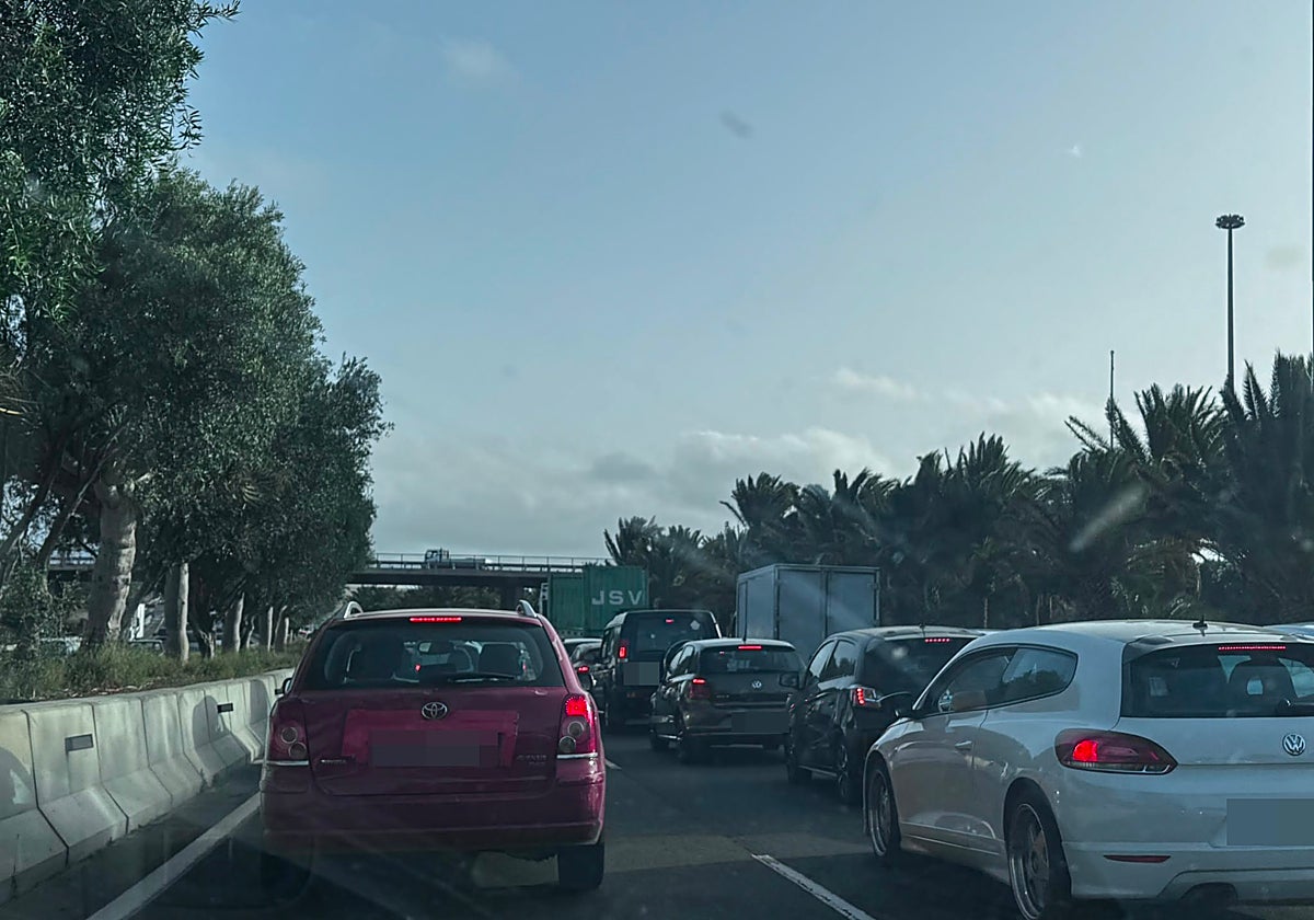 Accidente en la GC-1 provoca retenciones en dirección a Las Palmas de Gran Canaria con tres heridos