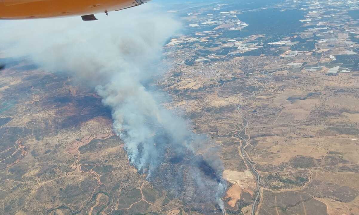 Activada la fase de emergencia por el incendio de Villanueva de los Castillejos