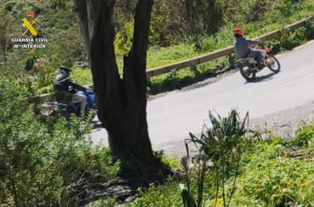La Guardia Civil localiza e investiga al motorista que se dio la fuga en los montes de Ceuta