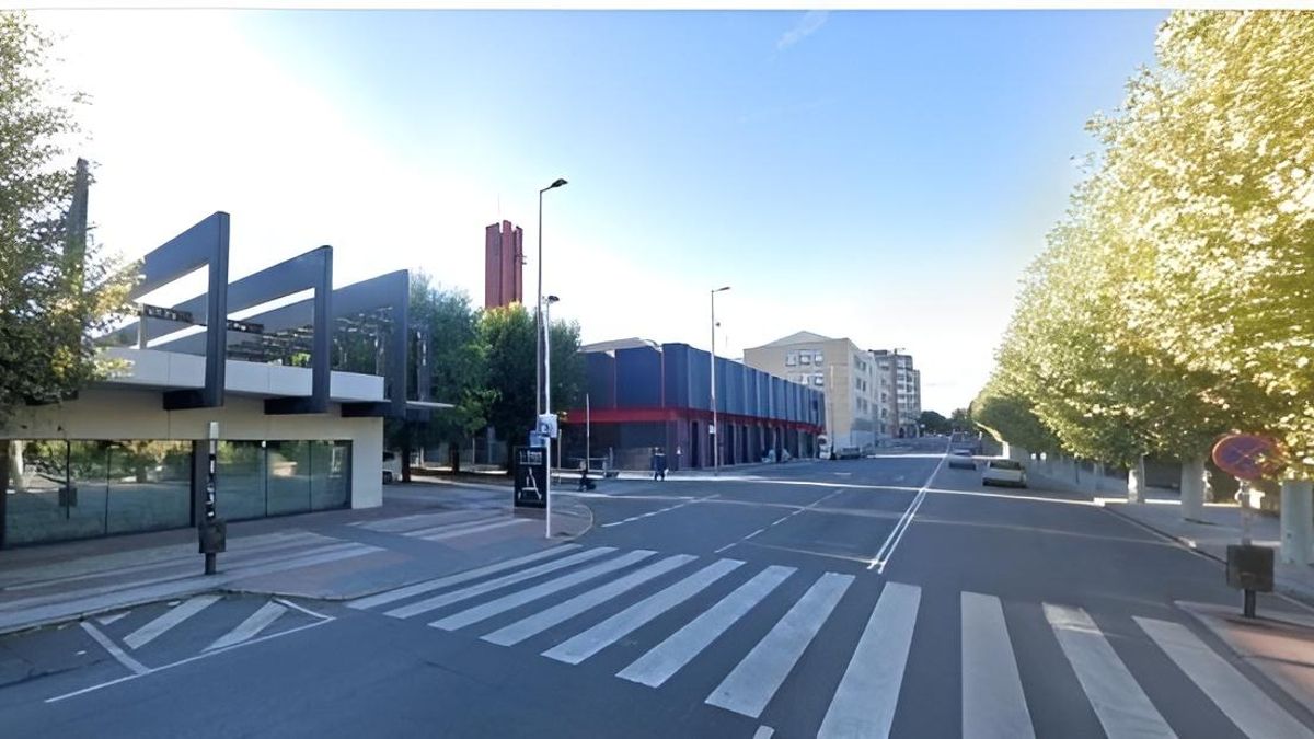 Avenida Sáenz de Miera de León a la altura del número 6, donde se produjo el atropello.