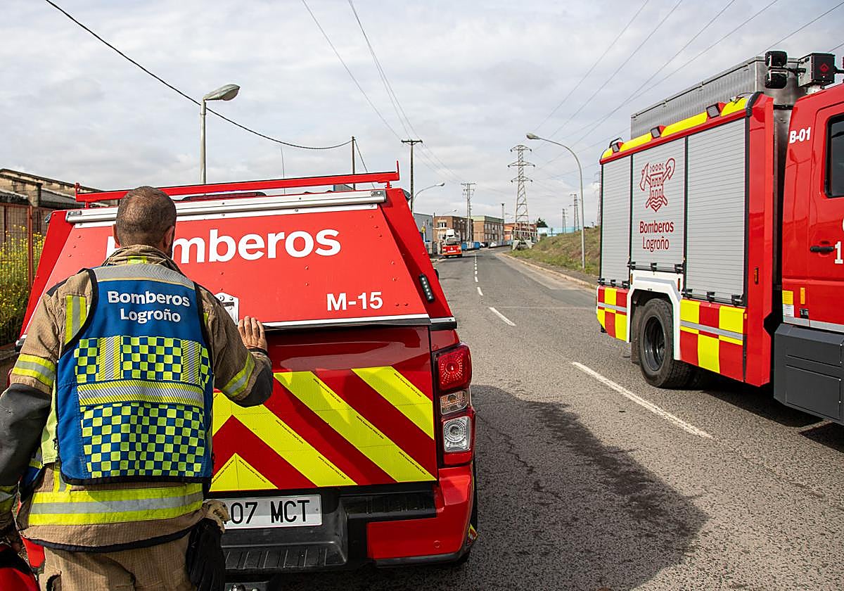 La salida de vía de un camión corta un carril de la AP-68 en Cenicero