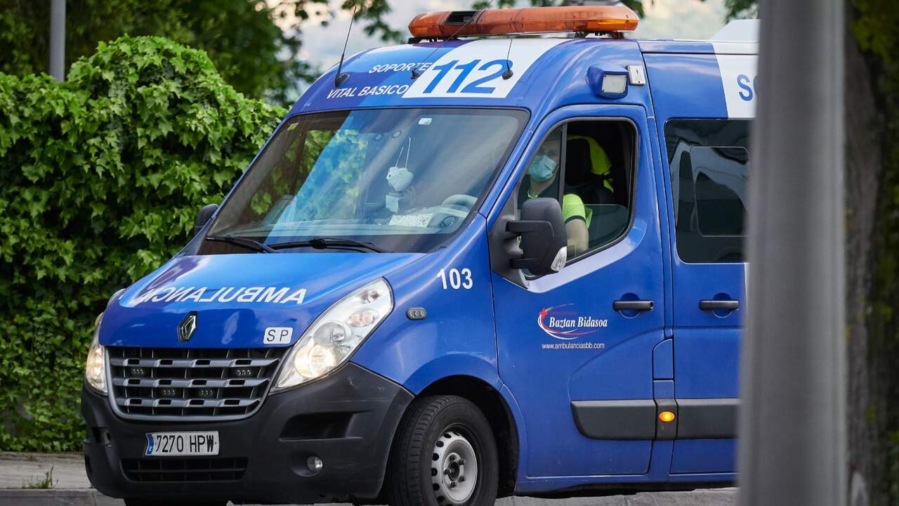 Dos heridos trasladados al hospital tras una choque entre un coche y una moto en una carretera de Navarra