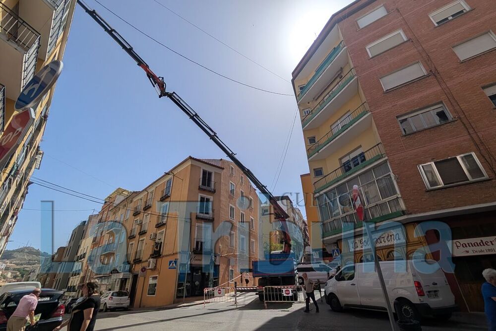 Una renovación de tendido eléctrico genera un corte de tráfico