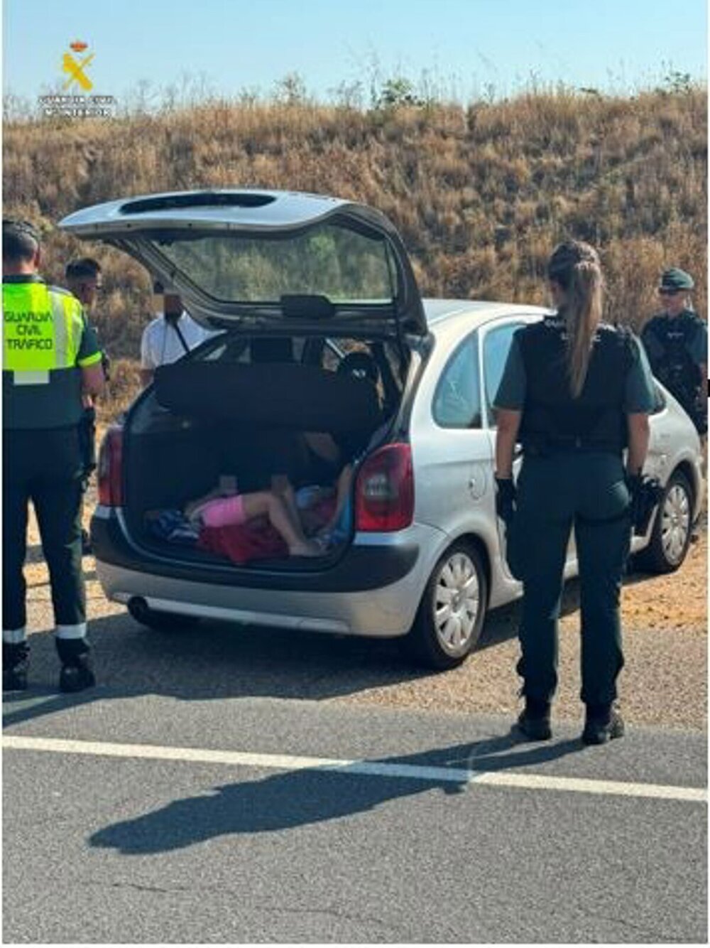 Denunciado por llevar a dos niñas en el maletero por la A-6