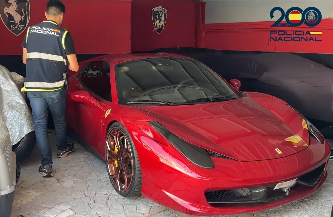 Ferraris, relojes de lujo y lingotes de oro: cae una banda que blanqueaba millones de euros a base de estafas online