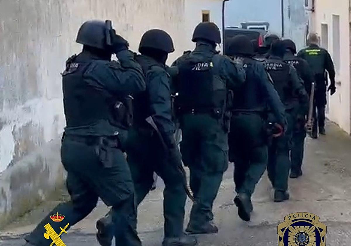 Detenidos en Burgos tres miembros de una red internacional que explotaba a jornaleros en La Ribera