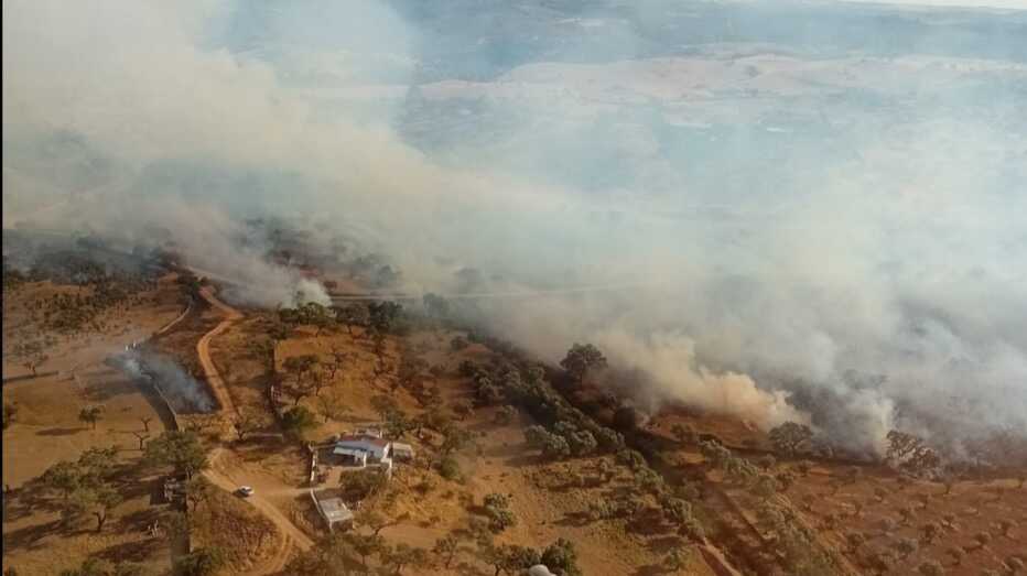 Alerta en Alosno por un incendio forestal declarado en el paraje Carril del Cementerio