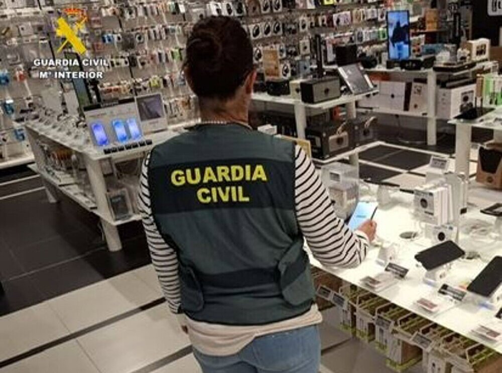 Dos detenidas en La Bañeza por hurtos en comercios de Arroyo