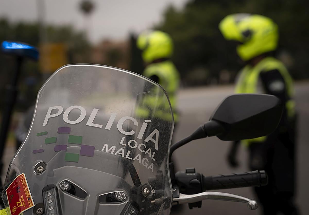 Persecución policial en Málaga: conduce sin carné y en sentido contrario con una niña de cuatro años a bordo