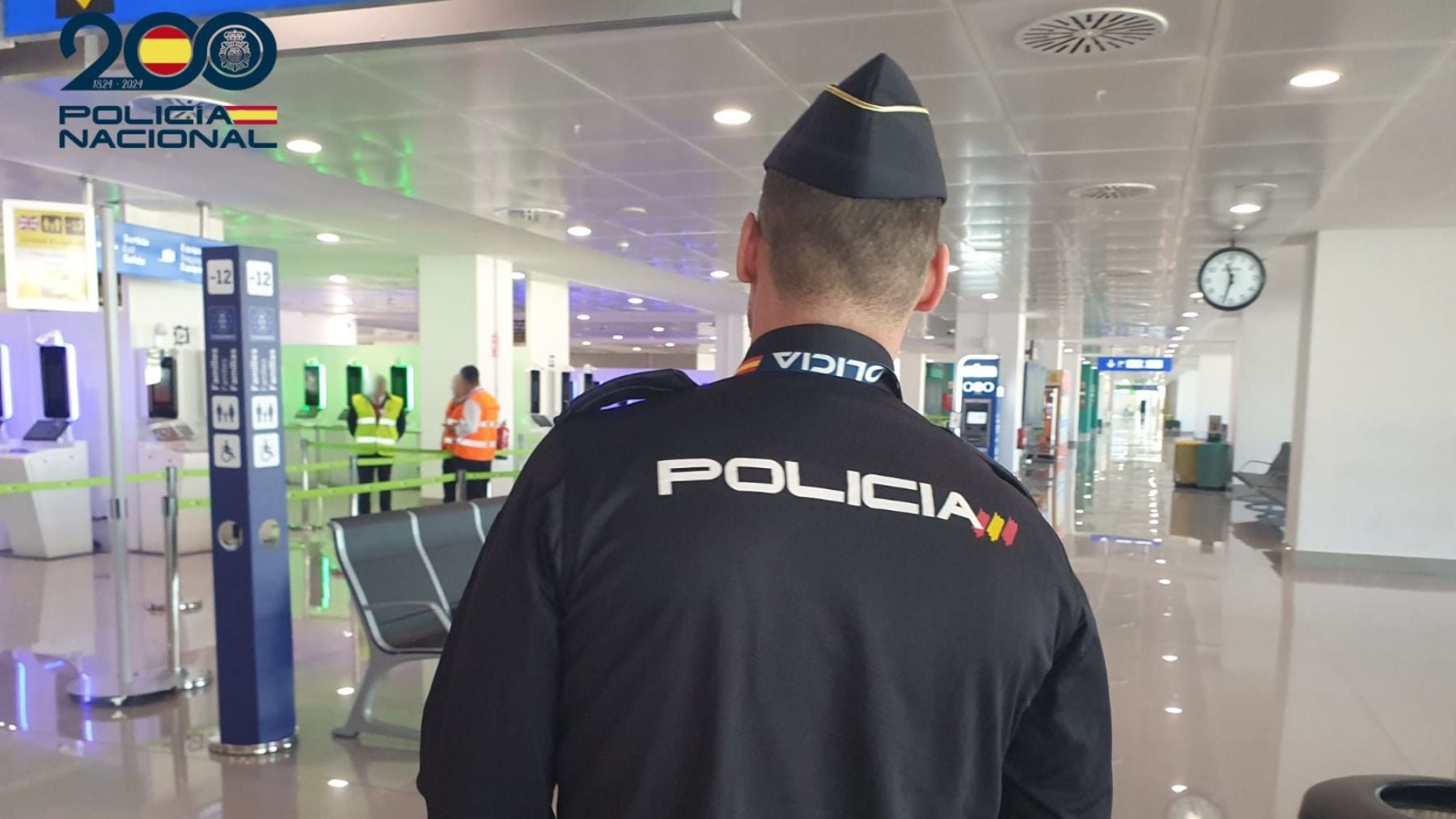 Detenido en el aeropuerto de Menorca tras pegar a su pareja y secuestrar a su hija pequeña para escapar del país