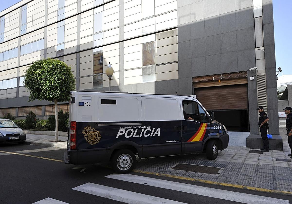 La Policía Nacional detiene en Telde a cuatro personas por un robo con fuerza en una vivienda