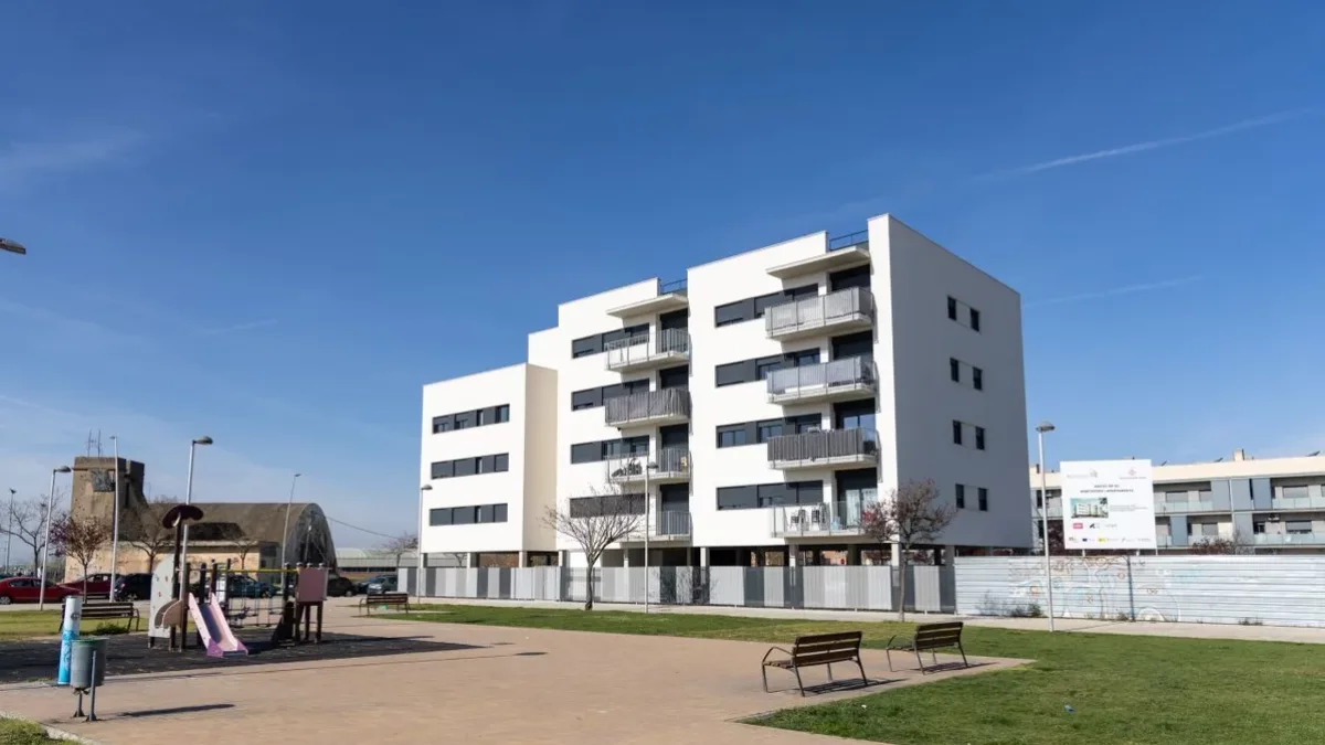 Asaltan a una mujer en el barrio de Els Mangraners para robarle una cadena de oro y los detienen en Tàrrega