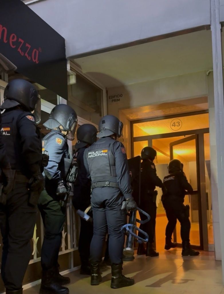 Dos detenidos por robar un reloj de alta gama a un hombre al que retorcieron el brazo