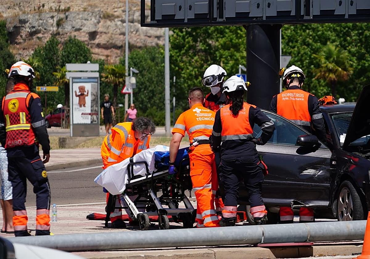 Accidente múltiple con dos coches y una moto implicados y varios heridos en Salamanca