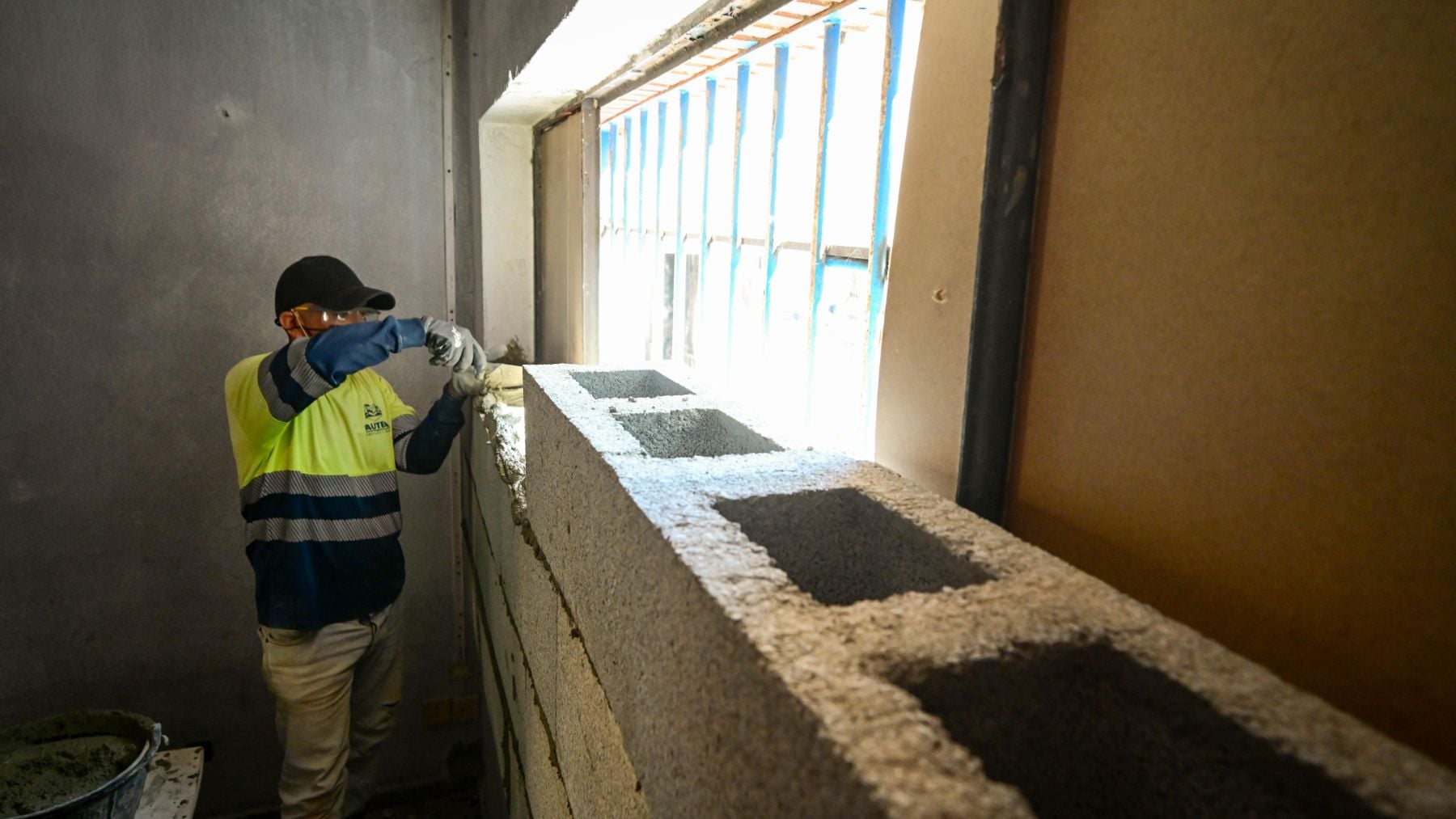 El Ayuntamiento inicia el tapiado de la antigua cárcel de Palma tras completar el desalojo de los okupas