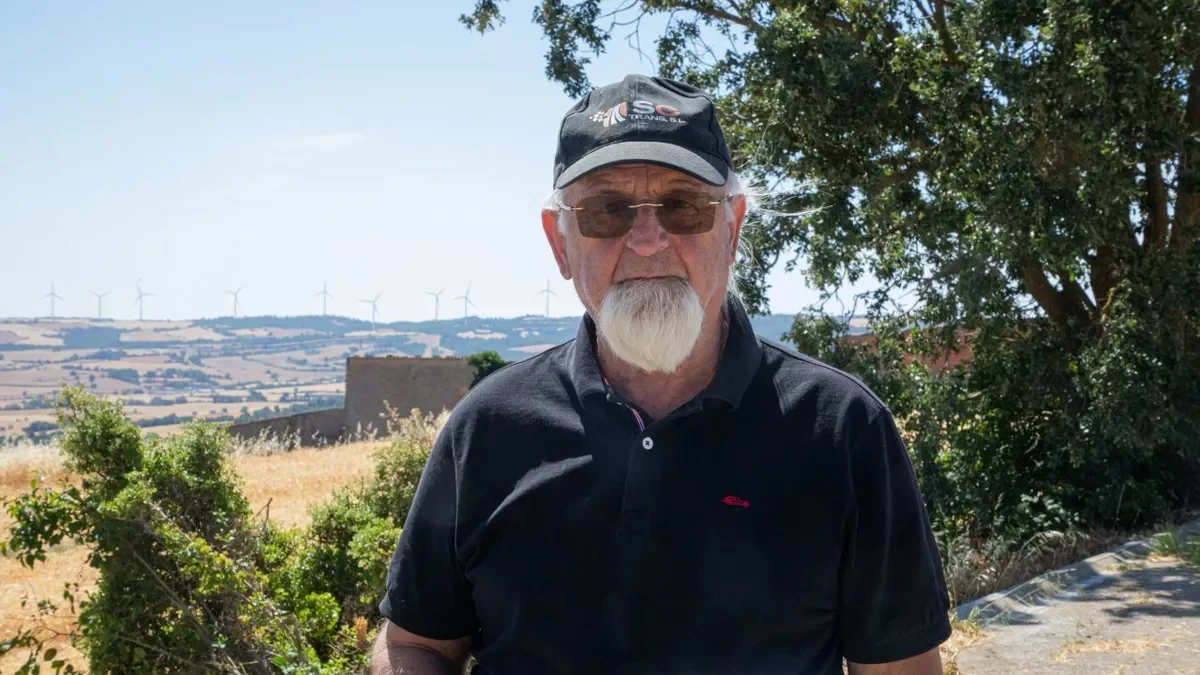 El alcalde de Talavera se une a los bomberos para sofocar incendio en la zona