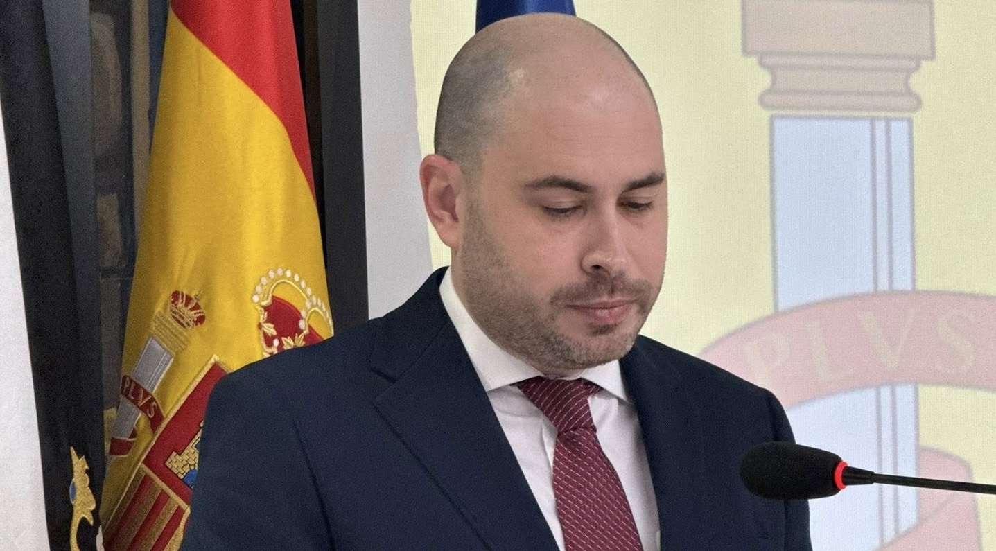 El delegado manifiesta el "profundo pesar" del Gobierno de España por la muerte de un joven del Tercio