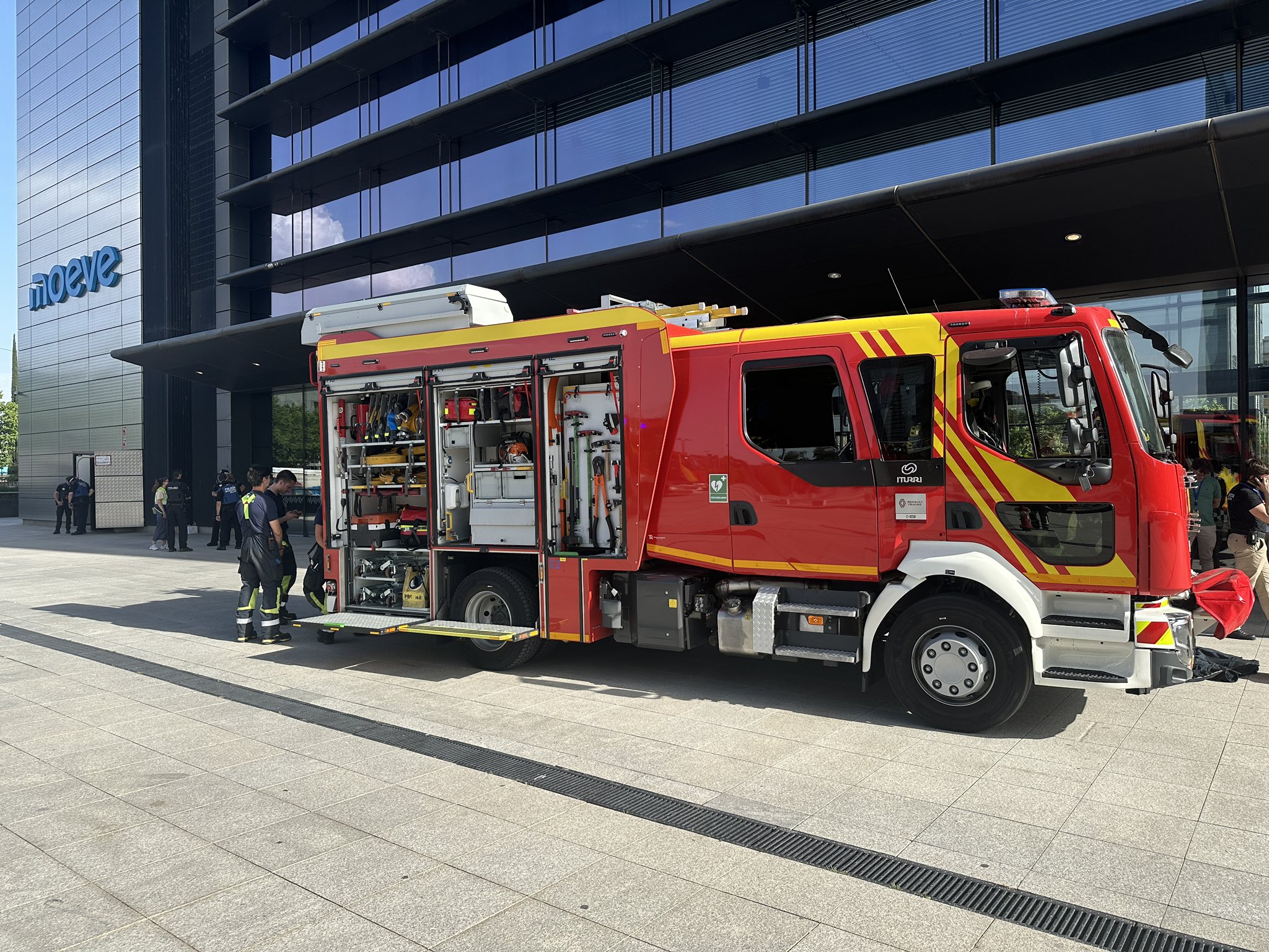 El incendio de la torre Moeve pudo ser peor si no fuera por sus modernos sistemas anti-fuego