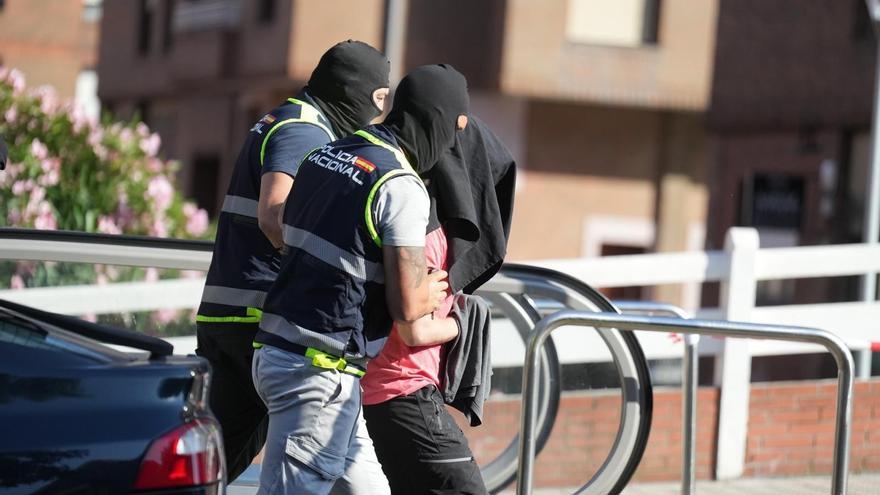 El juez deja en libertad a los dos detenidos en Bizkaia por su supuesta relación con Hezbolá pero les retira el pasaporte