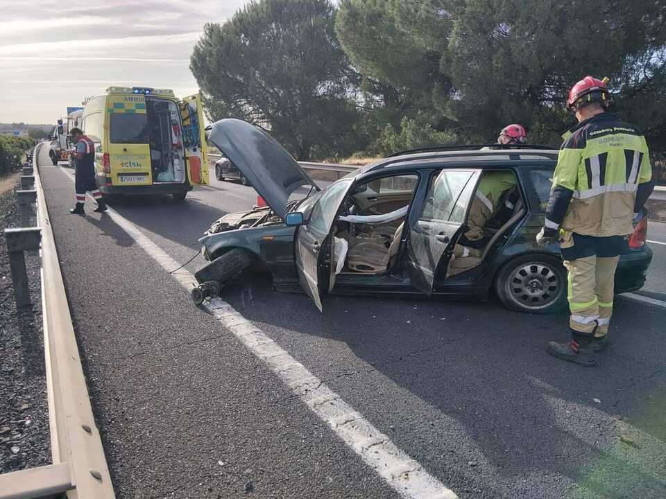 Grave accidente en San Juan del Puerto: vehículo colisiona con la bionda en la A-49