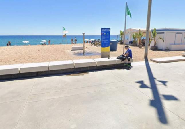 Adolescente en estado crítico tras ahogarse en la playa dels Pescadors de Badalona
