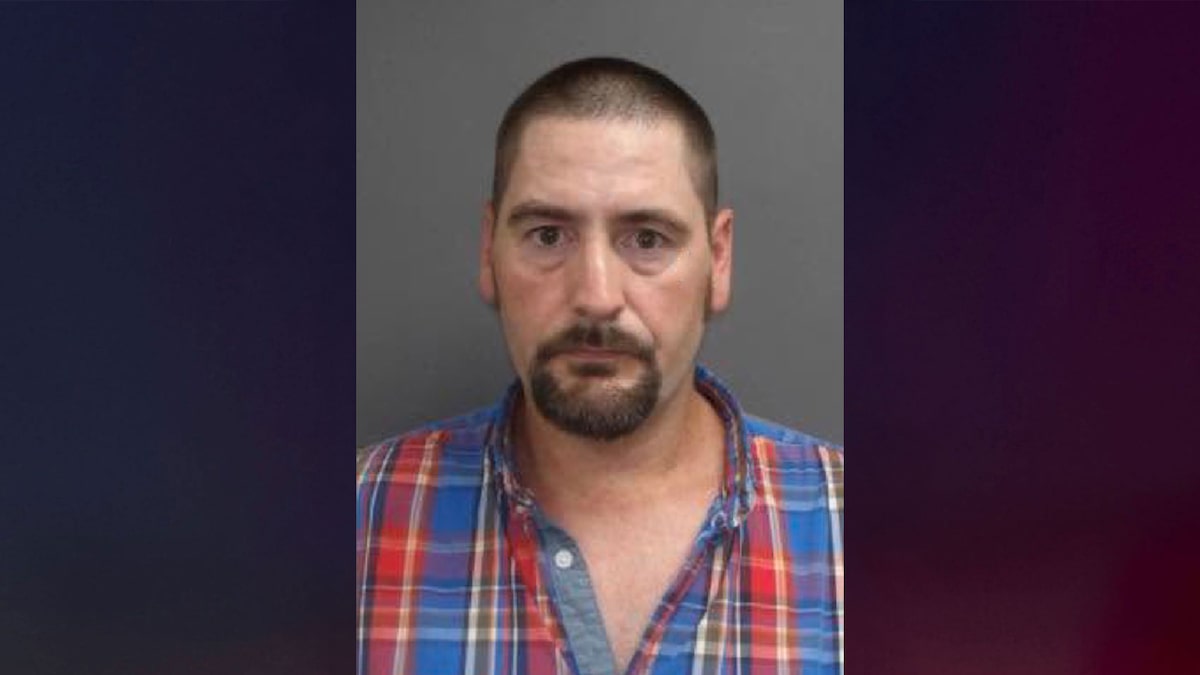Hombre con historial de violencia doméstica arrestado tras brutal ataque a su pareja en Fayette County