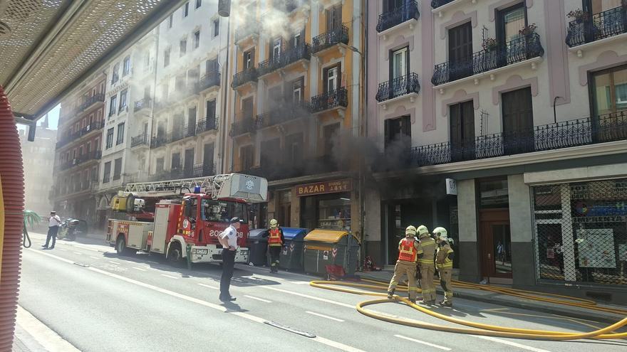 Incendio causa serios daños en comercio de Donostia, sin heridos
