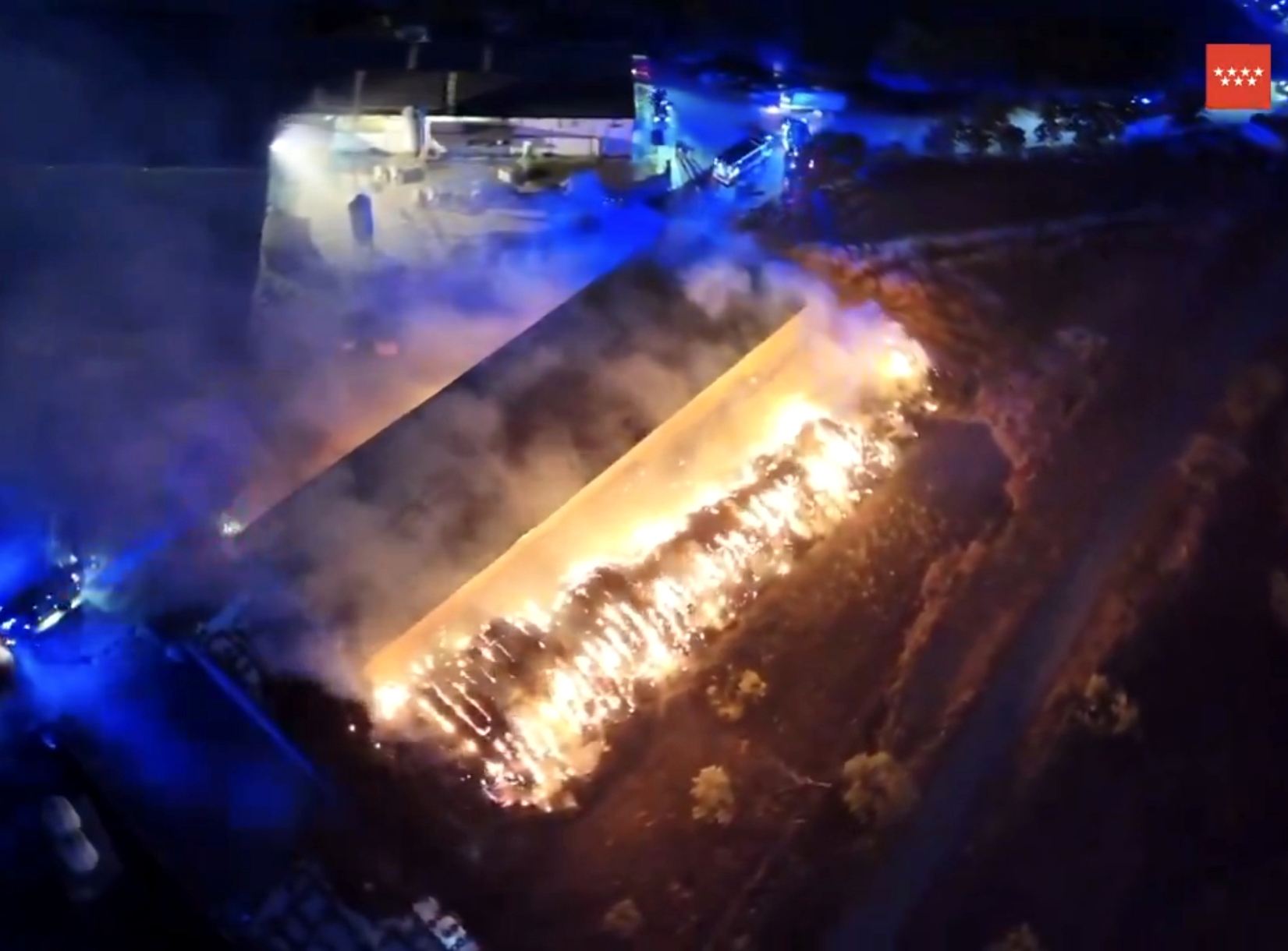 Incendio en pajar de Griñón: Bomberos trabajan para sofocar las llamas y evitar su propagación