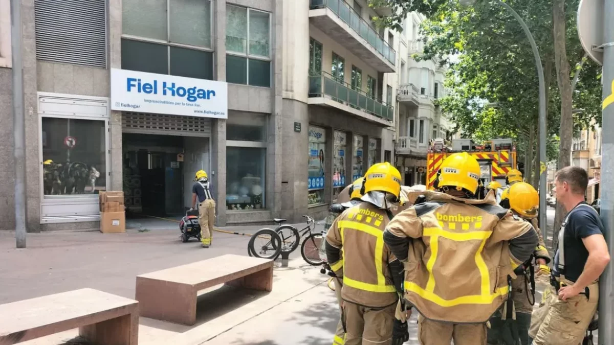 Confinados por un incendio en una tienda en el centro de Tàrrega