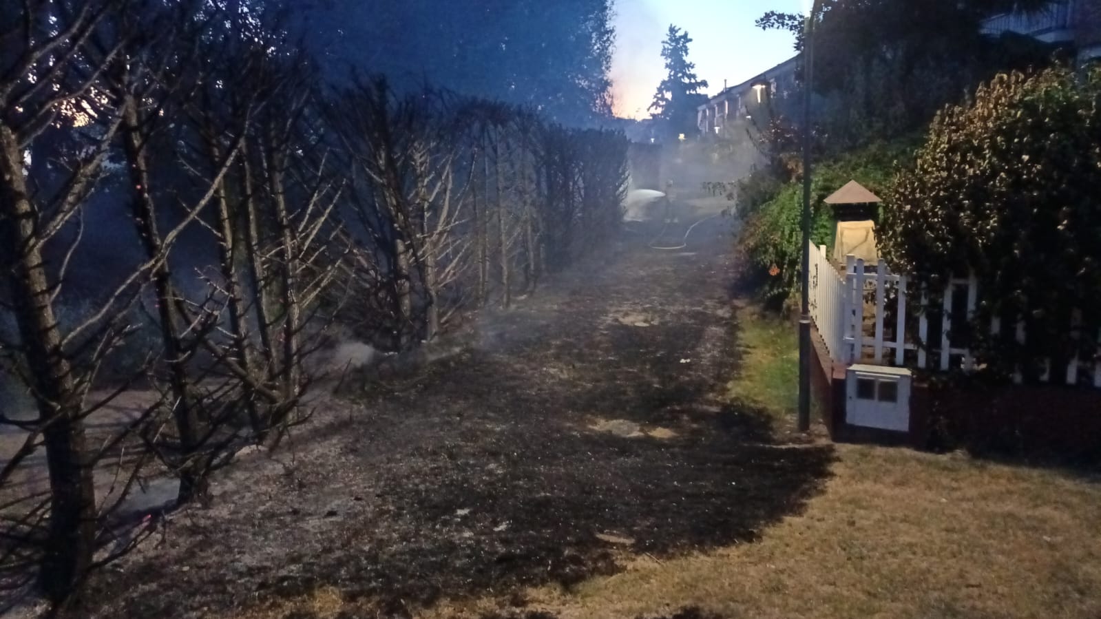 Balance del incendio de una urbanización de Salamanca: un 'susto' con 14 chalets desalojados por el humo y las llamas
