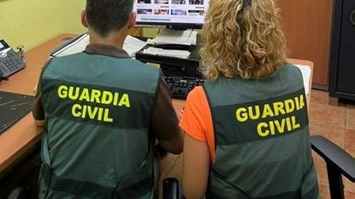 Investigan a dos mujeres por estafar 911 euros a una vecina de La Bañeza con la falsa amenaza de cortarle la luz.