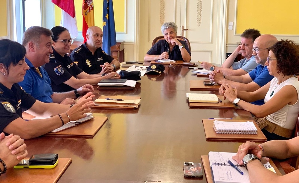 Comerciantes y Policía Nacional se reúnen contra los robos