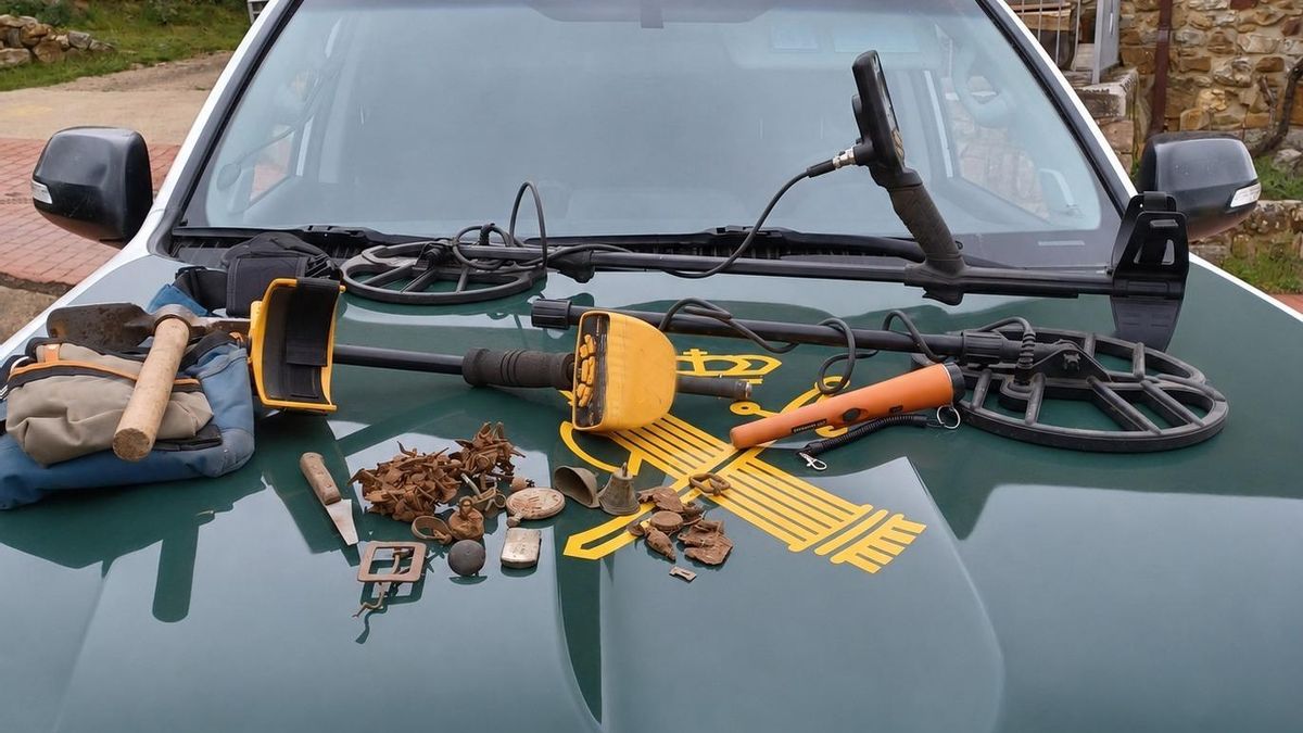 La Guardia Civil atrapa a dos ‘piteros’ expoliando un yacimiento arqueológico en Prado de la Guzpeña