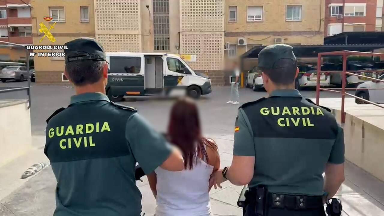 La Guardia Civil detiene a tres personas por robar 3.000 euros mediante el método del cogotero en Villena