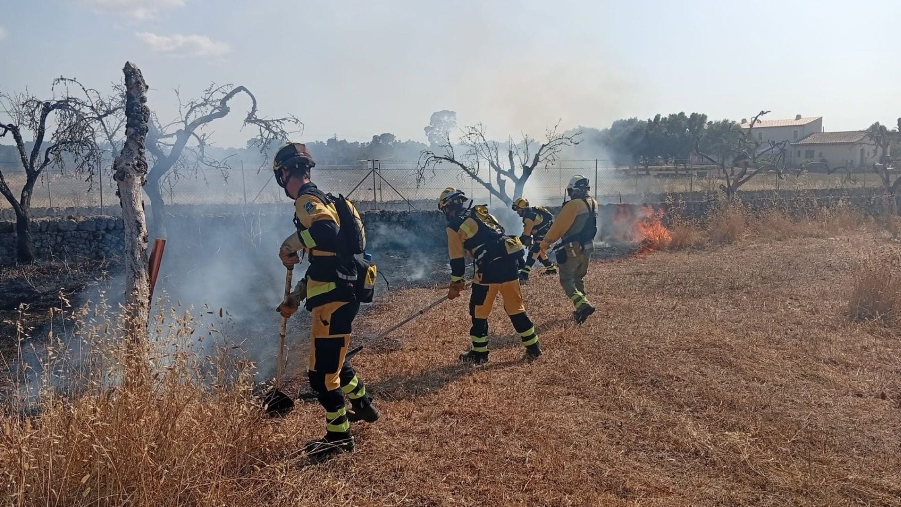 Menor resulta herido en incendio agrícola en Llubí, Mallorca, y es trasladado al Hospital de Inca