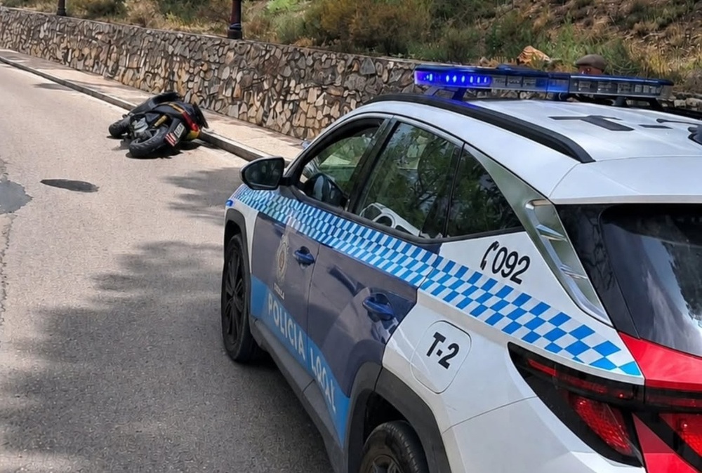 Salida de la vía de un motorista en el camino de San Isidro