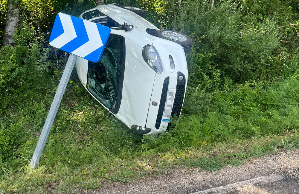 Una mujer queda atrapada en un turismo en Brañosera