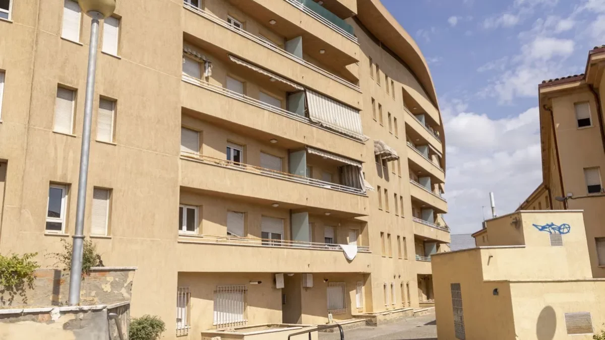 Niña de 3 años resulta gravemente herida al caer desde un quinto piso en el Barri Antic