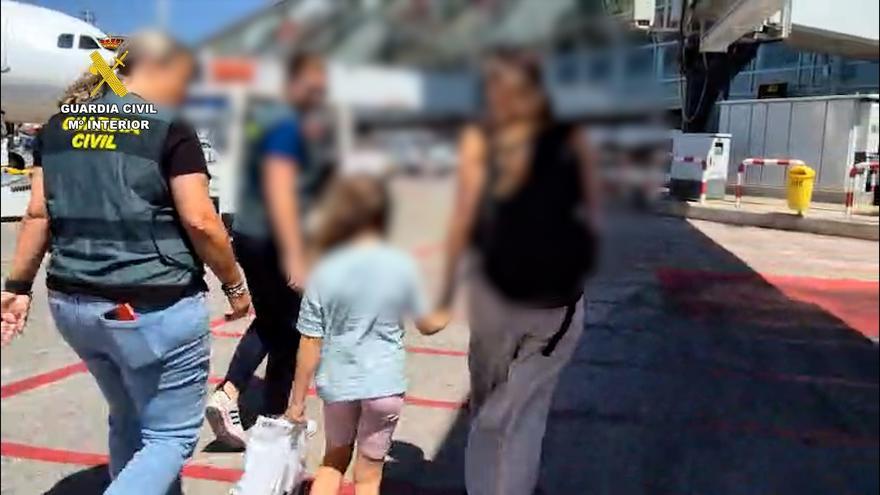 Padre detenido por sustraer a su hija en Mallorca y llevarla en un maletero hasta Kosovo, donde fue localizada en buen estado