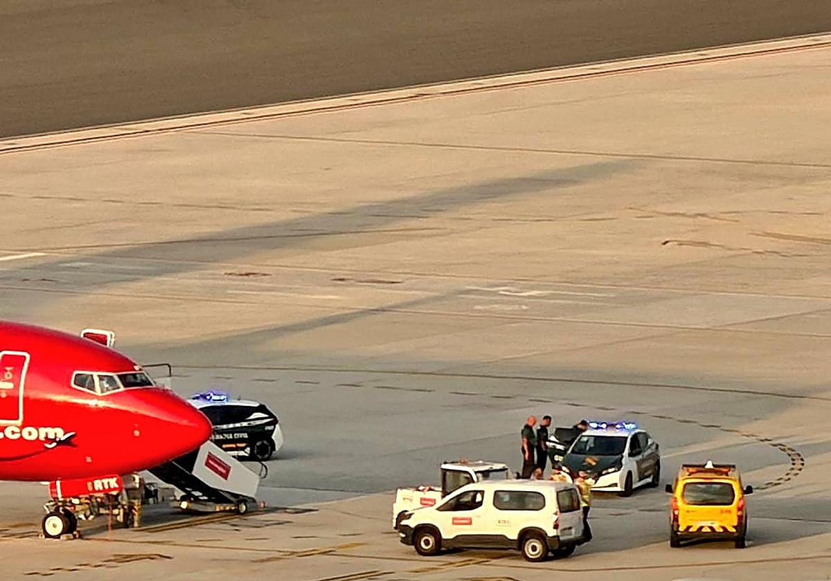 Un pasajero conflictivo obliga a desviar un vuelo que salió de Gran Canaria