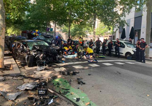 Persecución policial en Barcelona termina en trágico accidente con dos víctimas mortales en el Poblenou