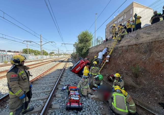 Rescat Bombers vies del tren R4 Sabadell