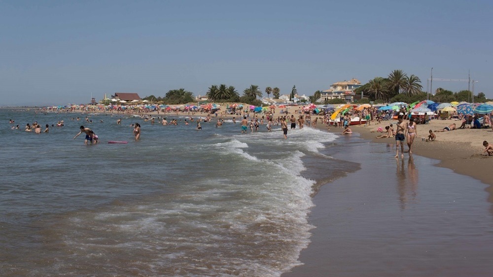Acaban en el hospital dos personas rescatadas en una playa de Ayamonte