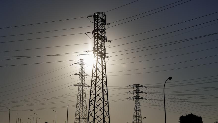 Muere electrocutada una persona en una torre de alta tensión en Almería