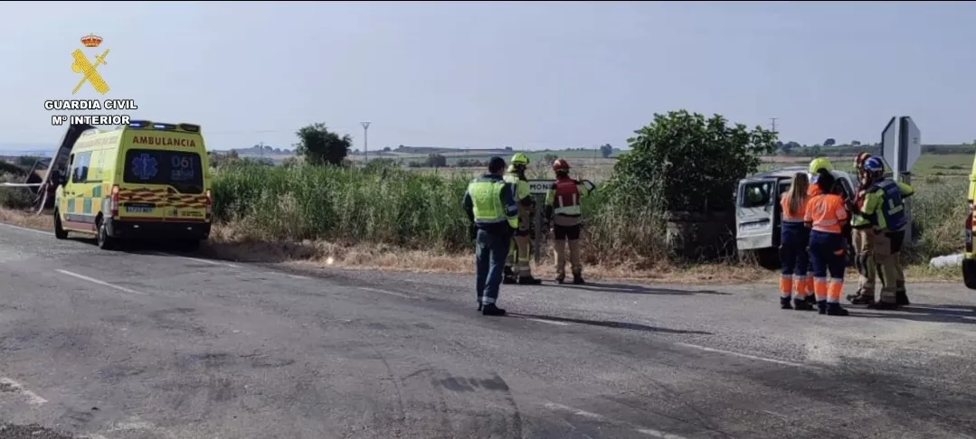 Trágico accidente en Ilche: dos muertos y tres heridos graves tras chocar una furgoneta y un camión.