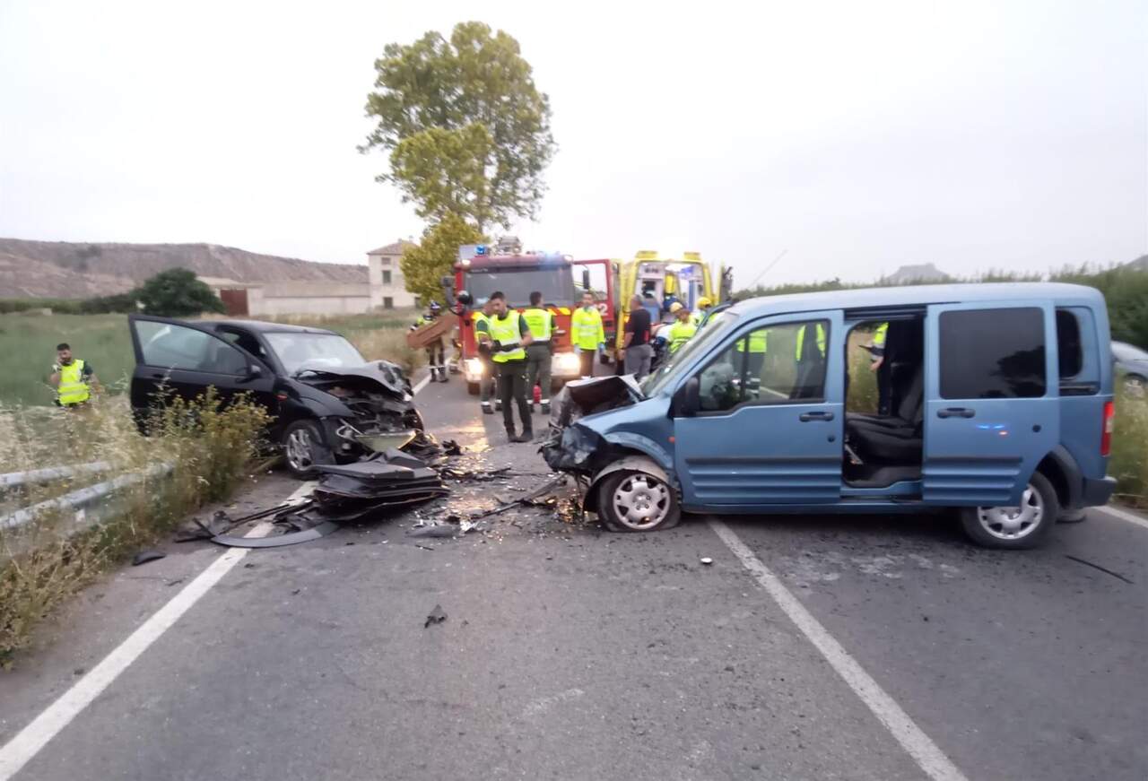 Un choque entre dos coches deja tres heridos en Mula