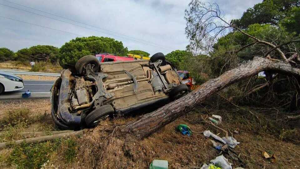 Una conductora resulta herida tras accidente en la carretera A-5051: impacta contra un árbol