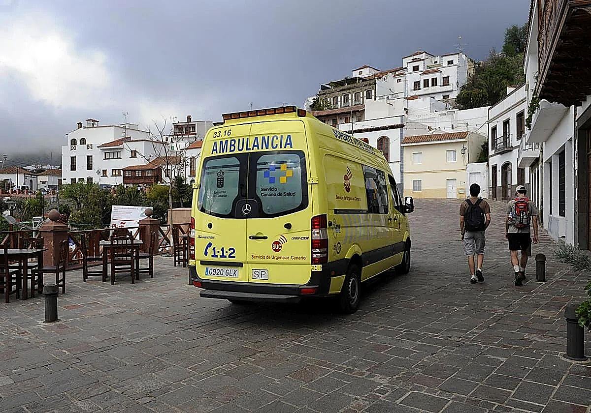 Queda atrapada tras volcar su coche en Santa Lucía y resulta herida grave