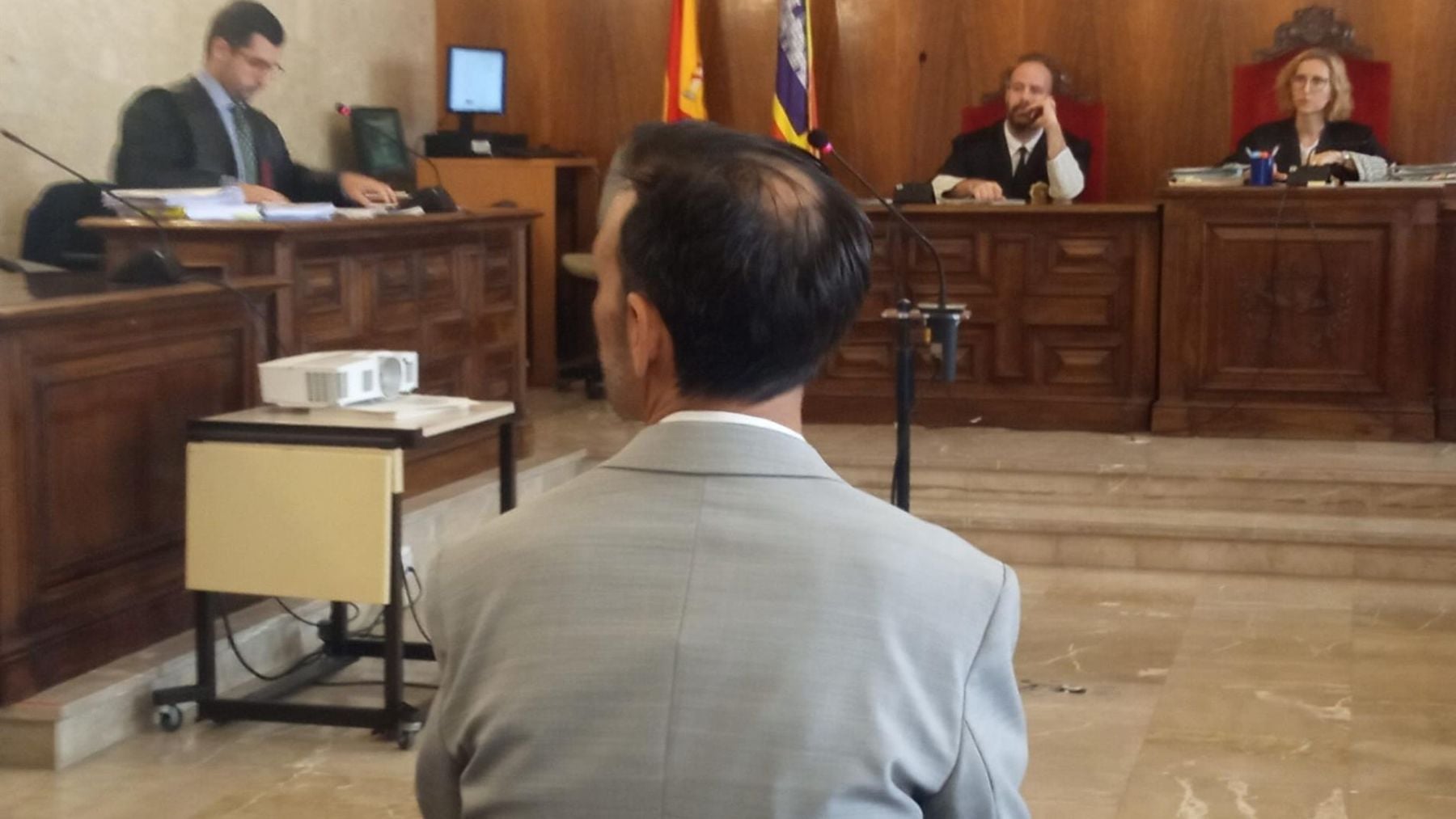Una niña relata en el juicio el calvario de violaciones que sufrió a manos de su padre en Mallorca: «Me hacía cosas de mayores»