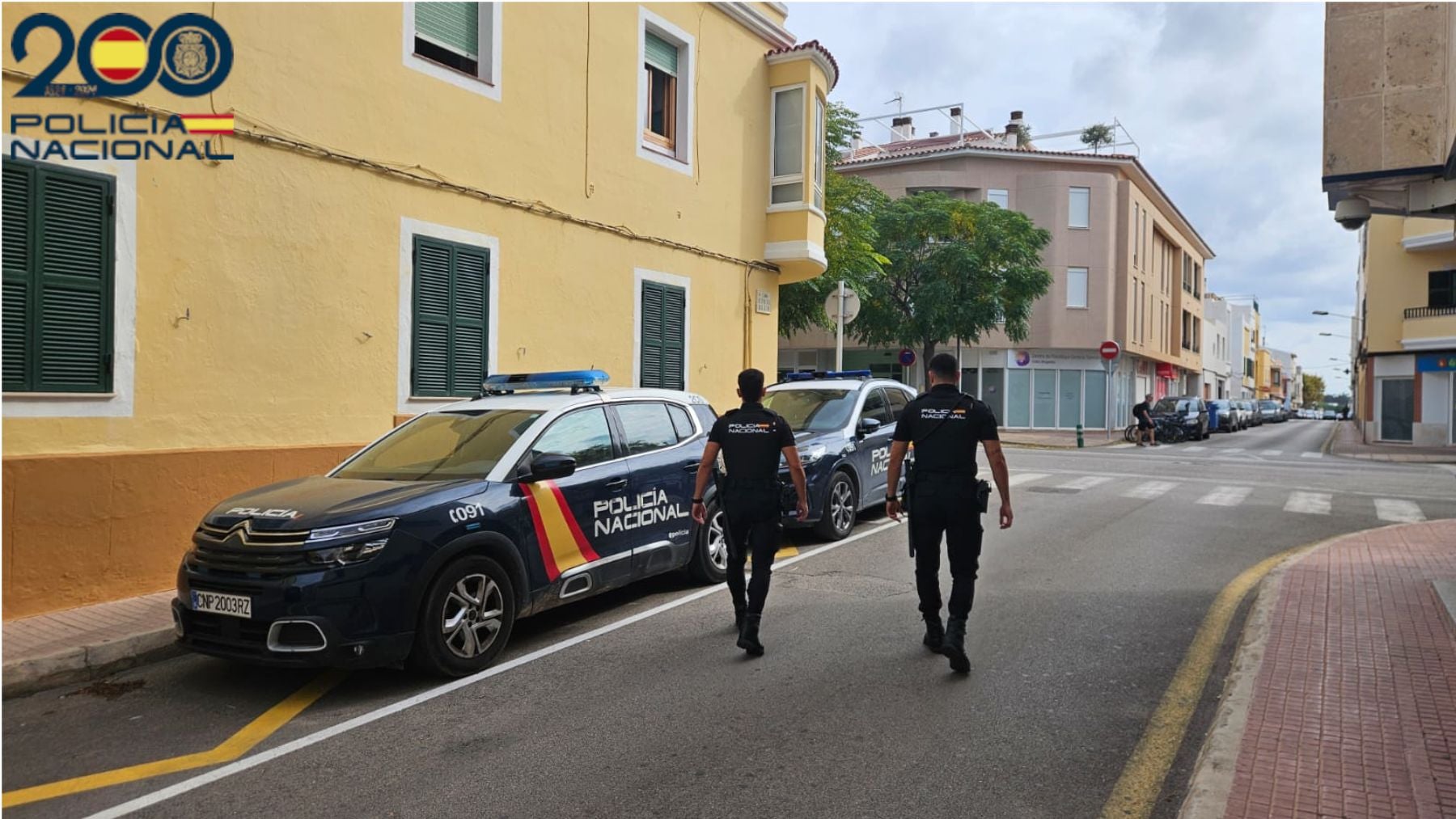 Detenido en Menorca por amenazar con cortarle el cuello a sus vecinos con una navaja porque hacían una barbacoa